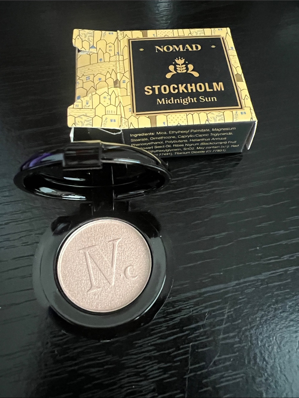 Nomad Stockholm Midnight Sun Highlighter - Soft Champagne Glow